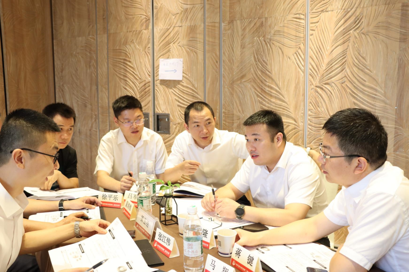 2021年6月25日-26日，304am永利二建组织开展了2021年中高层主管执行力培训。本次培训特邀清华、北大、上海交大总裁班讲师，中国企业家协会特聘高级讲师许晋老师进行授课。