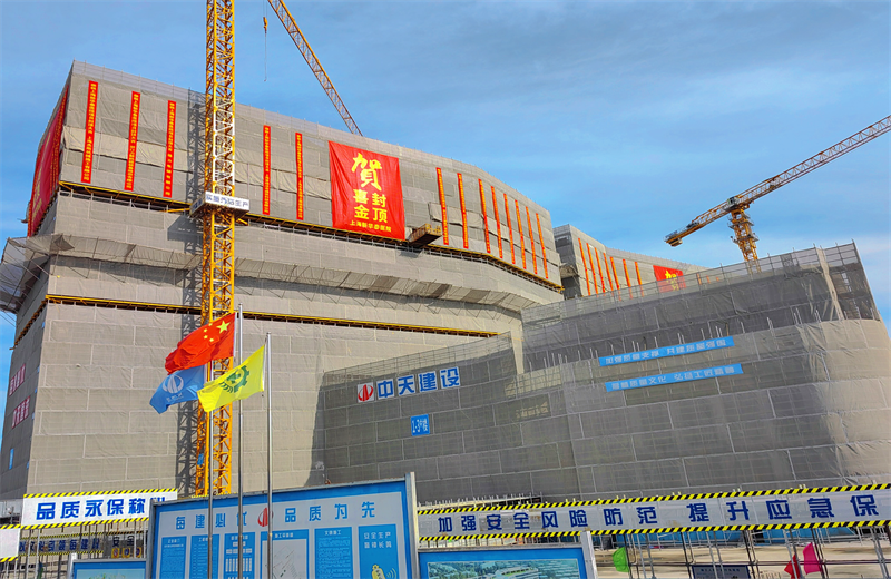 2024年10月30日，304am永利三建上海新华泰医院项目主体封顶。